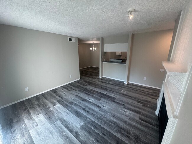 Photo - 2010 Estrada Pkwy Unidad 18-201