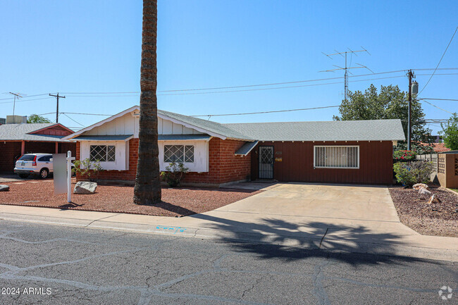 Building Photo - 4031 W Ocotillo Rd Rental