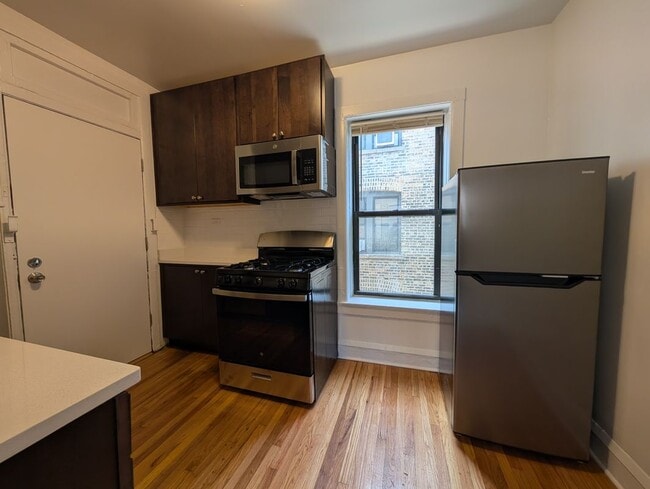 Building Photo - 2714 N Spaulding Ave Unit 2II
