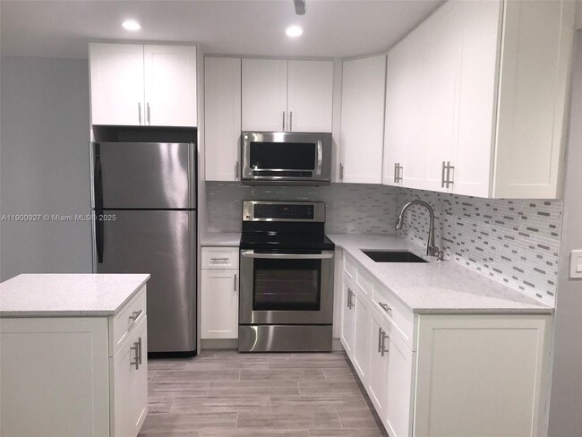 Building Photo - 17 Keswick A Unit 17