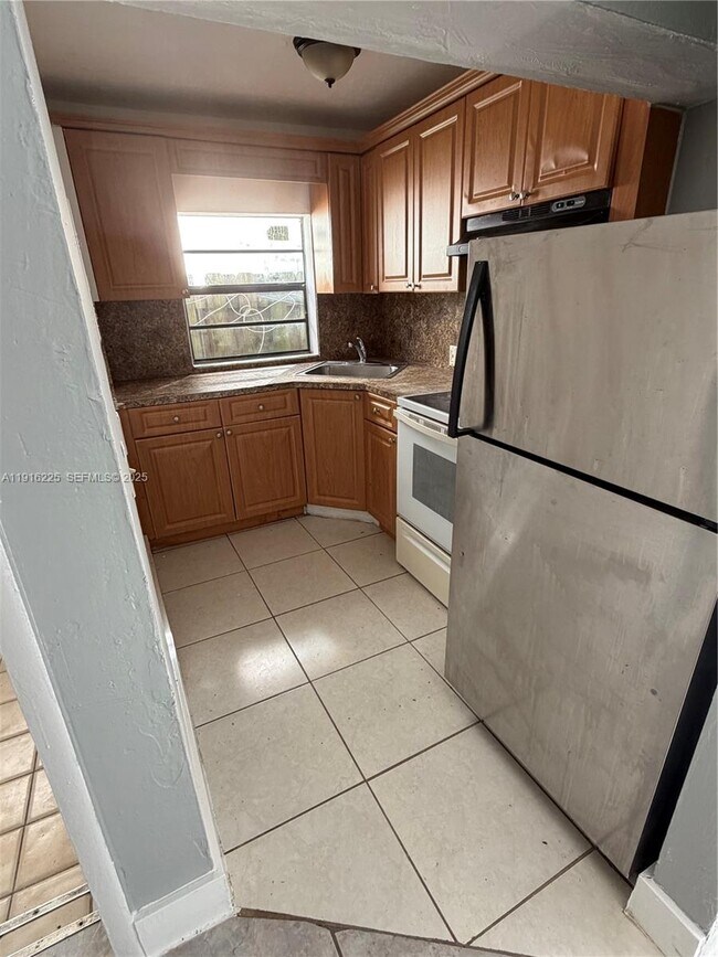 Building Photo - 626 NW 10th Terrace Unit 3