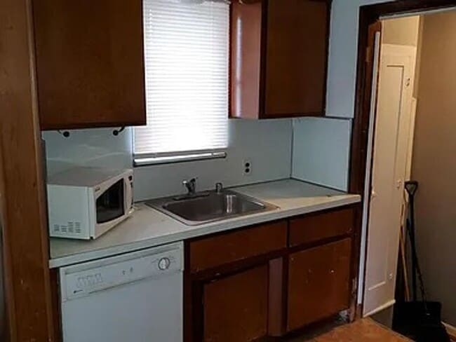 2 bed, 1 bath with full basement - 2 bed, 1 bath with full basement House