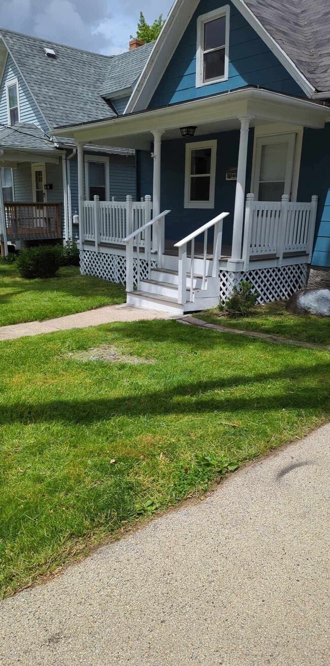 Photo - 1219 Burton St