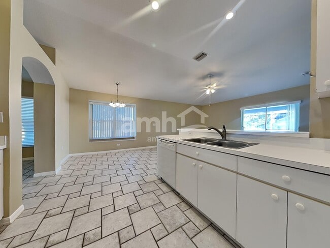 Photo - 10419 Salisbury St