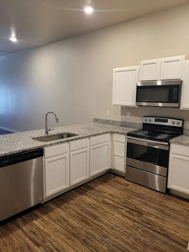 Photo - Move-In Ready 3BR Home | Schedule a Tour: 806-568-1471 Unidad A