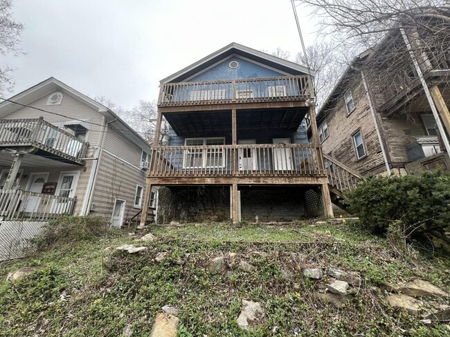 Building Photo - 2861 Marshall Ave Unit 1