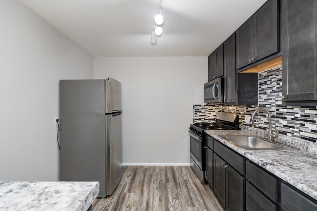 Photo - Russell Park Apartments