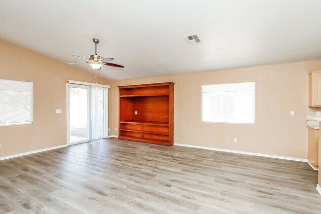 Photo - 1002 Emerald Stone Ave