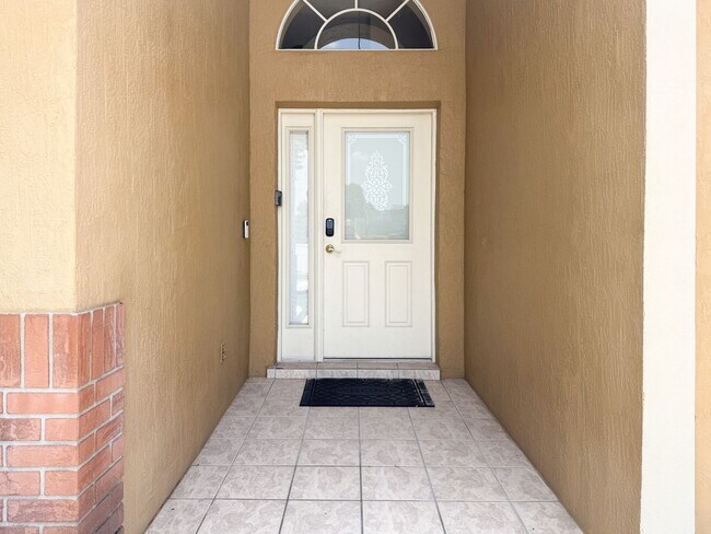 Photo - 5 bedroom 4 bathroom pool home in Orange Tree community