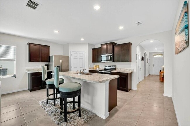 Photo - 543 SW Whitmore Dr