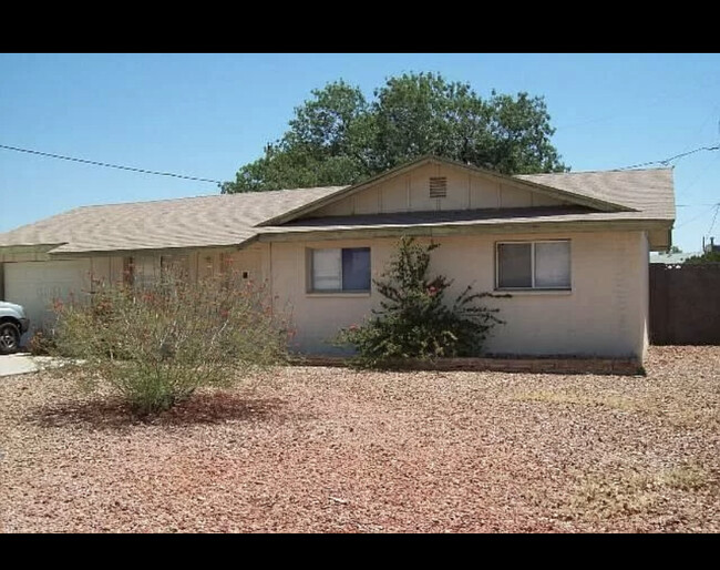 Photo - 1703 S Hardy Dr House