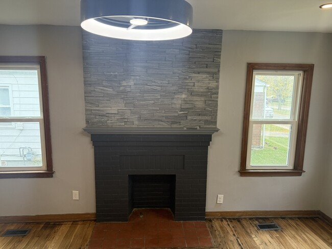 Photo - 1050 Bulen Ave