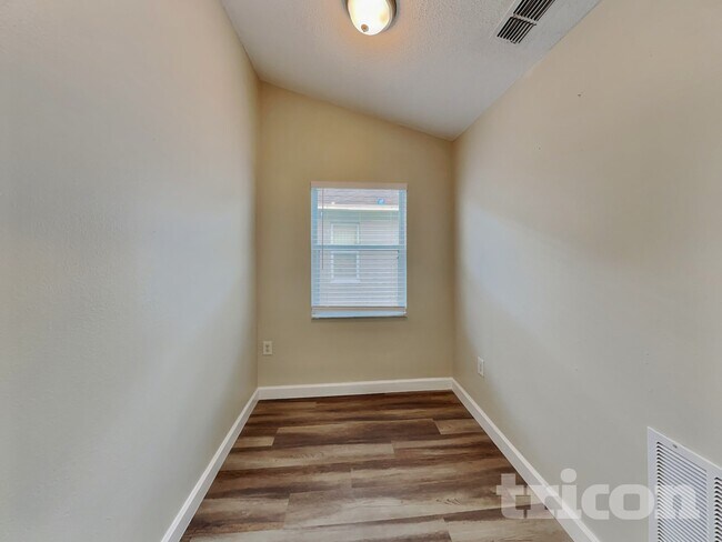 Photo - 2107 Flintlock Blvd