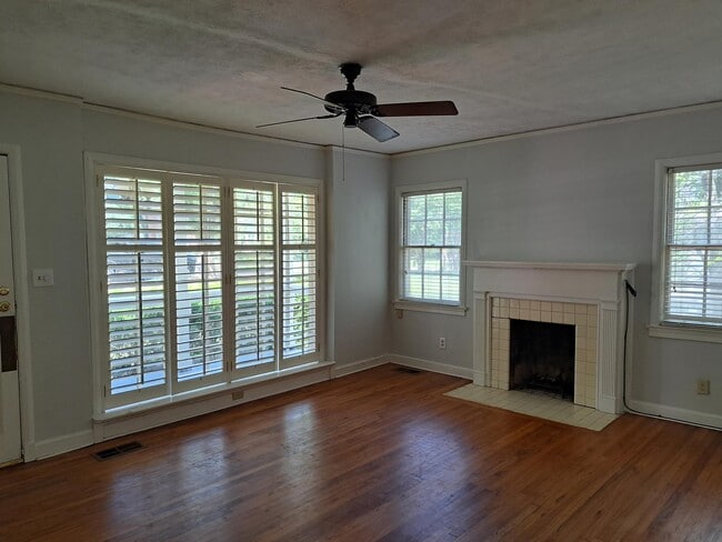 Photo - 3243 Wellington Rd
