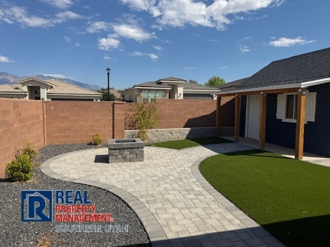 Photo - Home with great yard in Hurricane