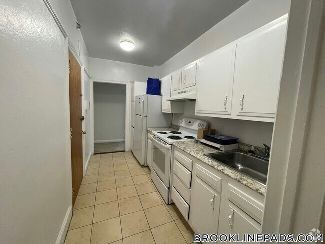 Building Photo - 1223 Beacon St Rental