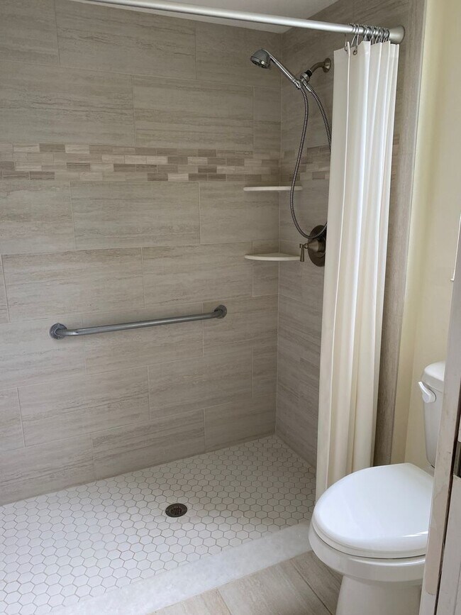 Photo - Spacious 3  Bedroom plus Den 3.5 baths 2 c...