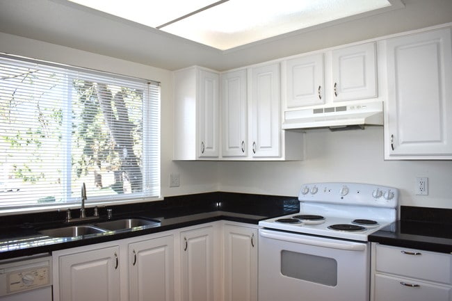 Photo - Sandpiper Apts.