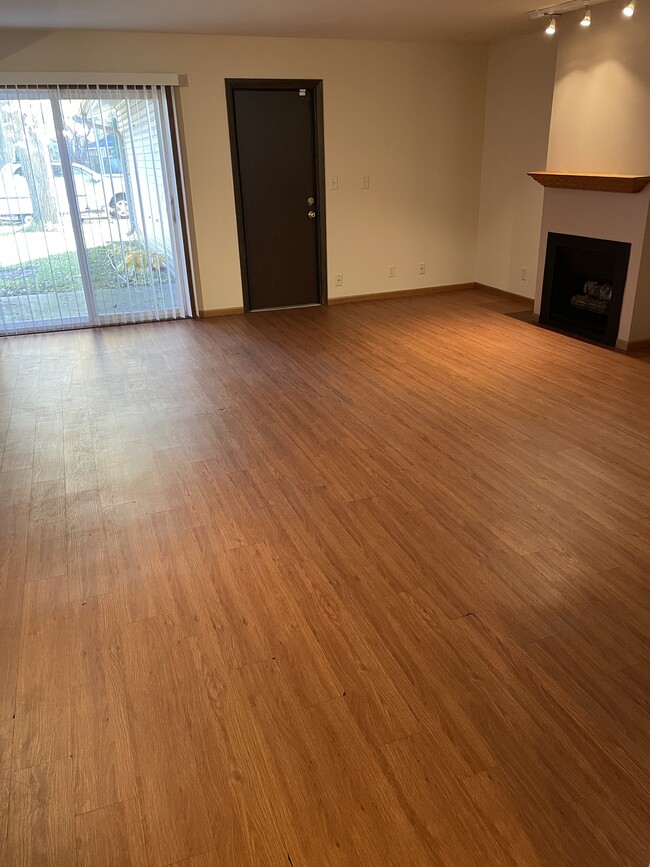 Living room - 3327 Kimball Rd