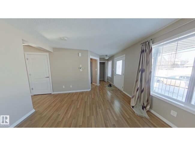 Photo - 7665 Schmid Crescent NW