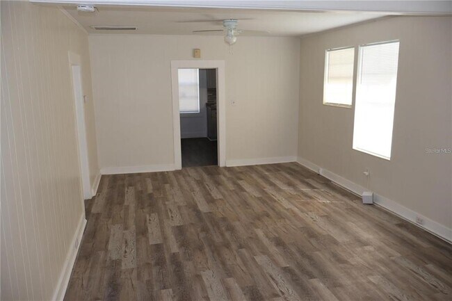 Photo - 1919 W Union St