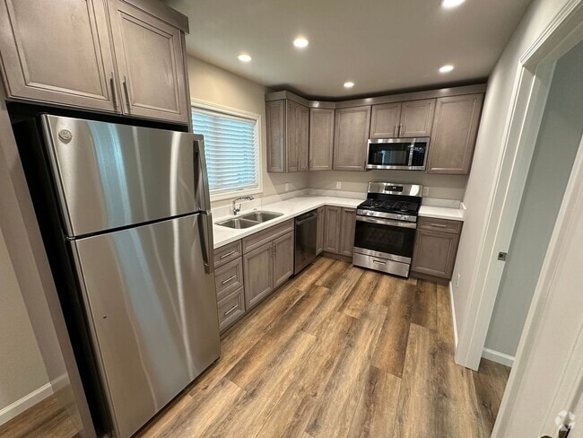 Building Photo - 3621 Chestnut St Unit Chestnut St - ADU  #3 Rental