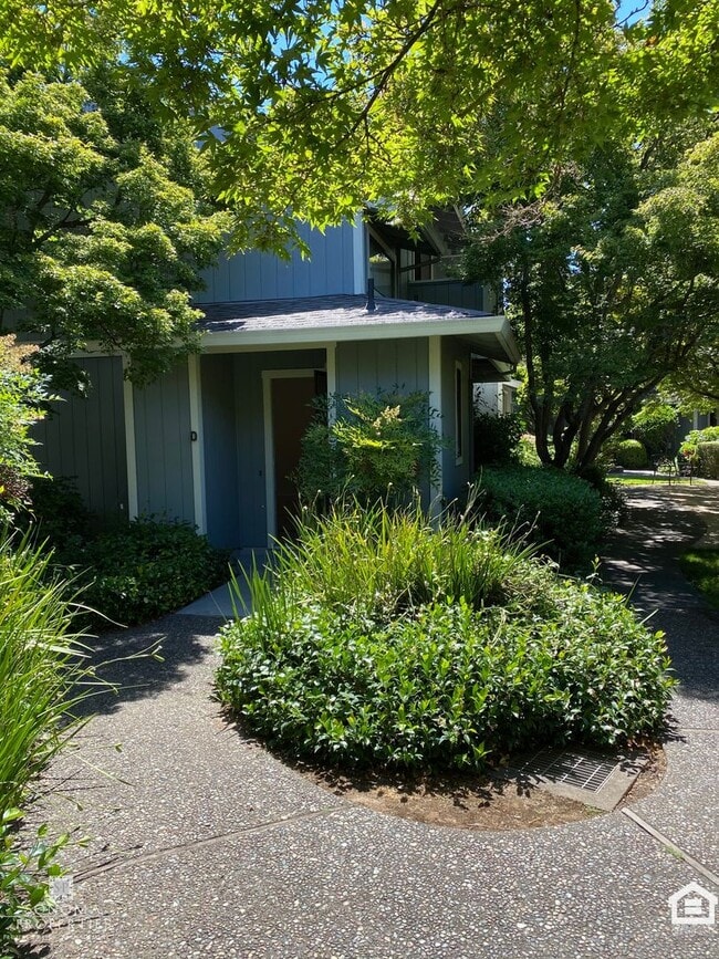 Photo - Townhouse in Desirable Location, Near Shopping, Bike Trails, Water & Garbage Included