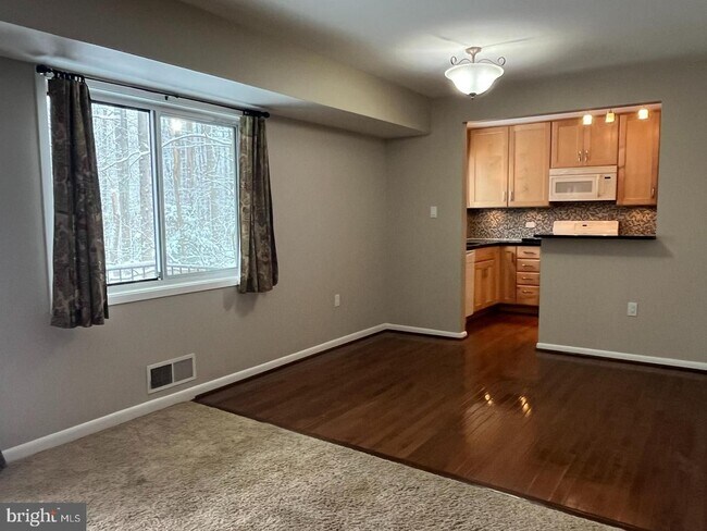 Photo - 10619 Weymouth St Unidad 102