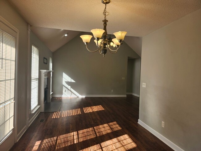 Photo - Spacious 4 Bedroom 3 bath in Hamilton on Hunter Subdivision