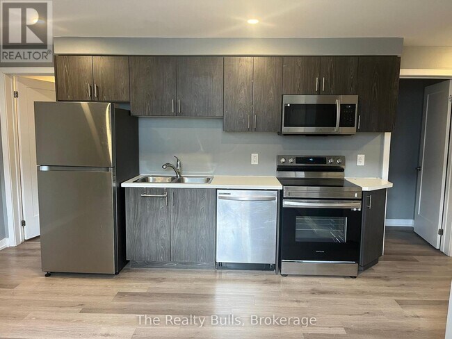 Photo - 812 - 4263 FOURTH AVENUE