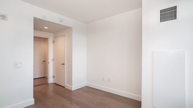 Photo - 100 Lovejoy Wharf Unit 4-H