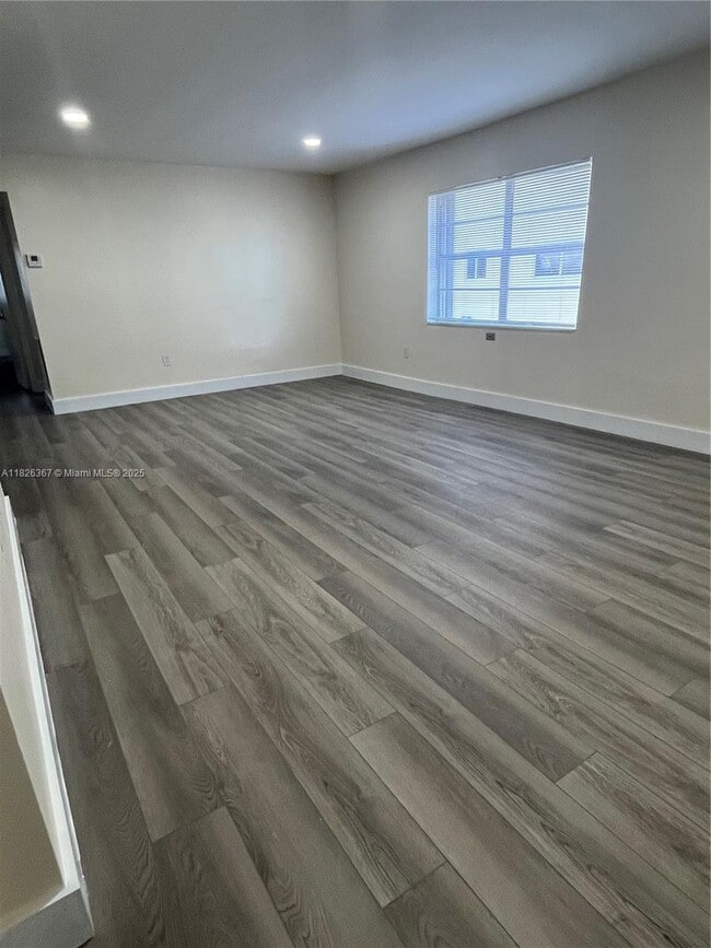 Building Photo - 1747 Rodman St Unit 206 Rental