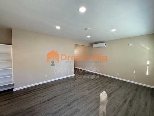 Photo - 1365 Stillman Ave