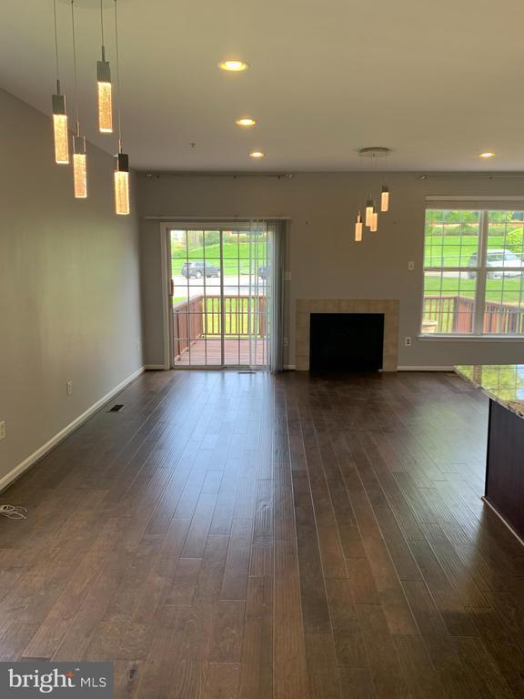 Photo - 5537 Upper Mill Terrace N