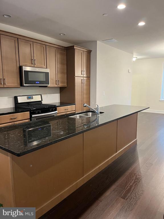 Photo - 805 Lakeview Ct