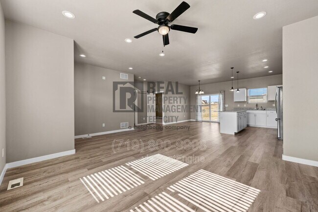 Photo - 295 W Acorn Dr