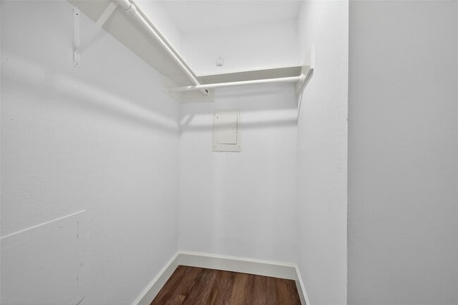 Building Photo - 9707 Richmond Ave Unit 75