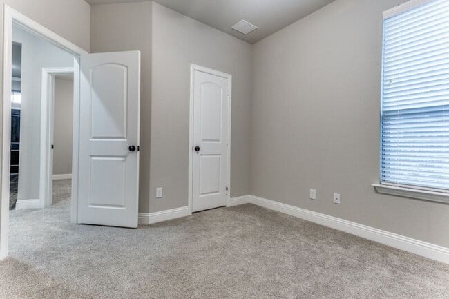 Photo - 506 Weston St
