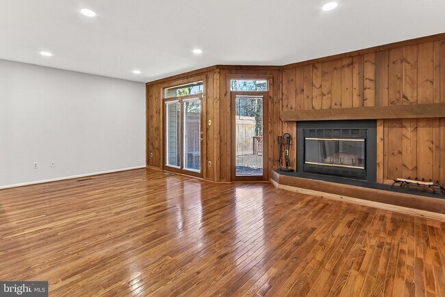 Photo - 4021 Lake Glen Rd