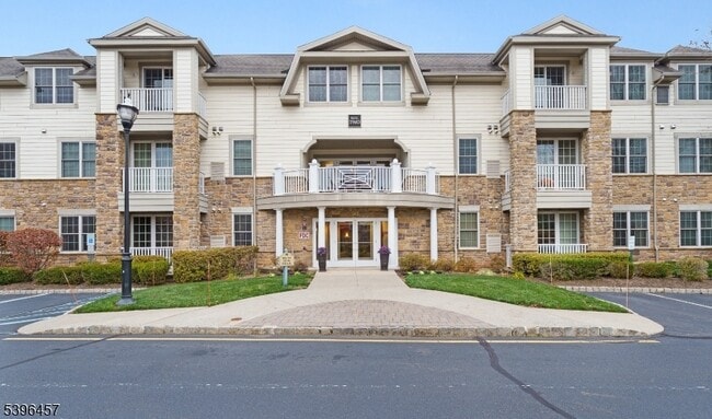 Building Photo - 265 Victoria Dr