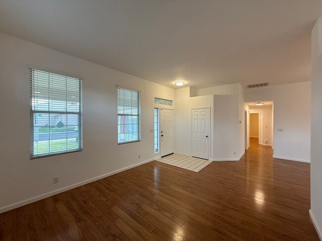 Photo - Single story with 3-car Garage!!