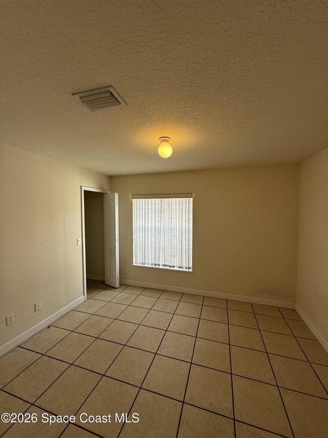 Photo - 1352 Gem Cir