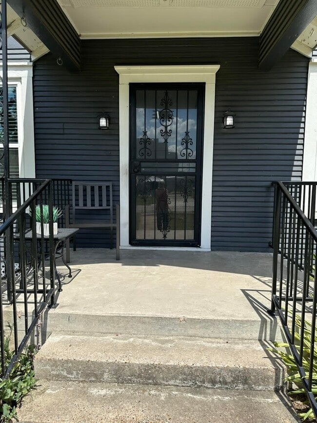 Photo - 4802 Siegel St