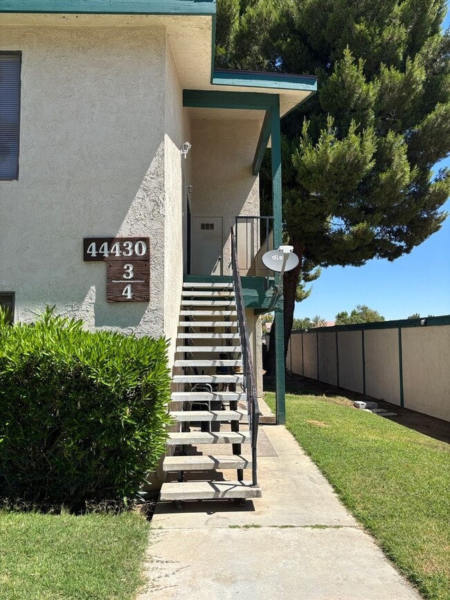 Building Photo - East Lancaster Condo Unit 3