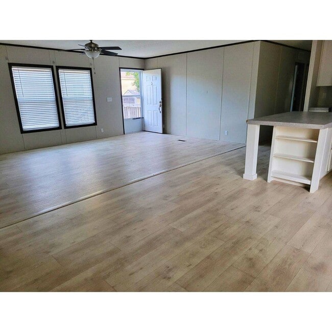 Photo - 300 W Albert St