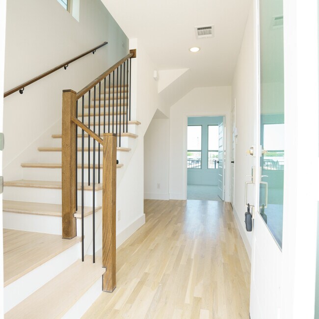 Photo - 9311 Easy St