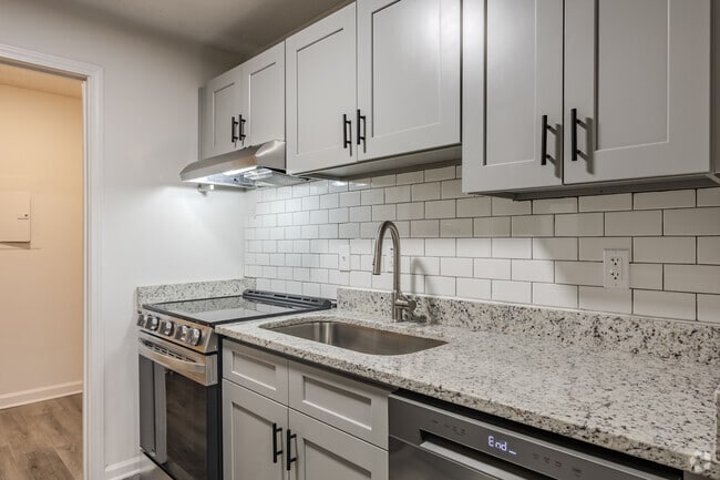 1BR, 1BA - 860SF - Kitchen