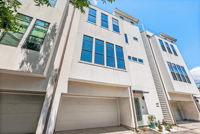 Photo - 1705 Weber St