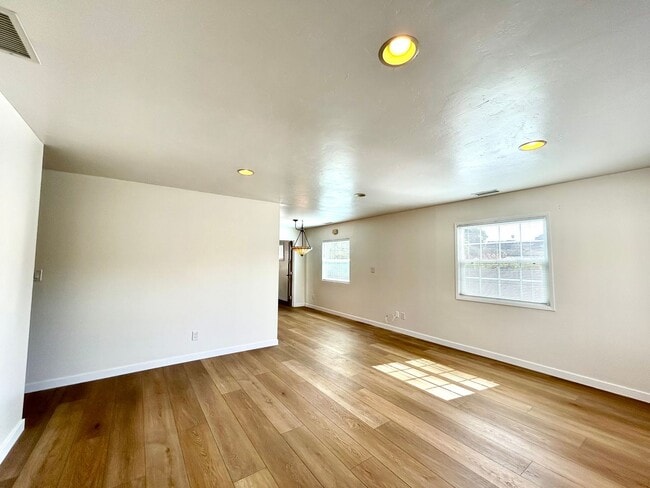 Photo - Beautifully remodeled 3 Bed, 2 Bath in the highly desirable neighborhood of Clairemont!!