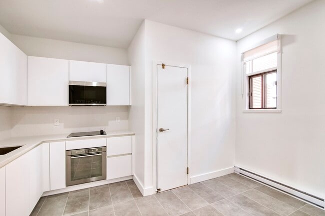 Photo - 6885-6891 Sherbrooke west Unit 4